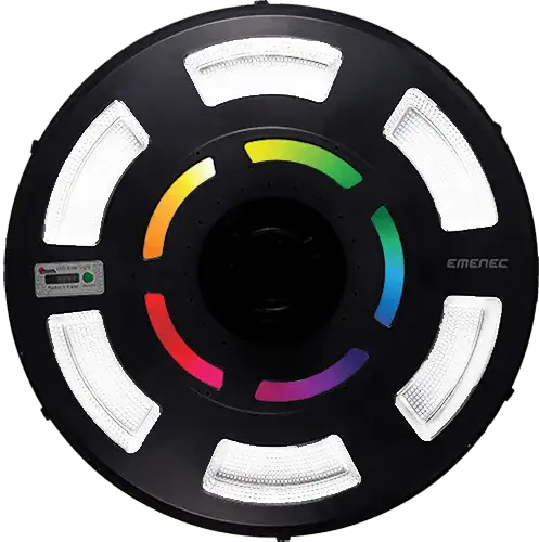 Siyah güneş enerjili lamba, renkli LED halkası ve beyaz aydınlatma panelleriyle.